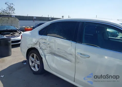 2013 Volkswagen Passat 2.5L Se из США, поврежденный, VIN 1VWBP7A36DC126418